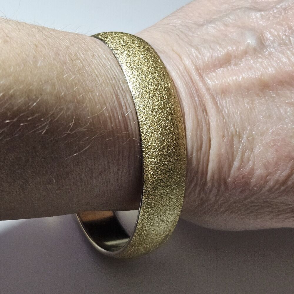 Vintage MONET Gold Tone Textured Design Bangle Bracelet 7.75